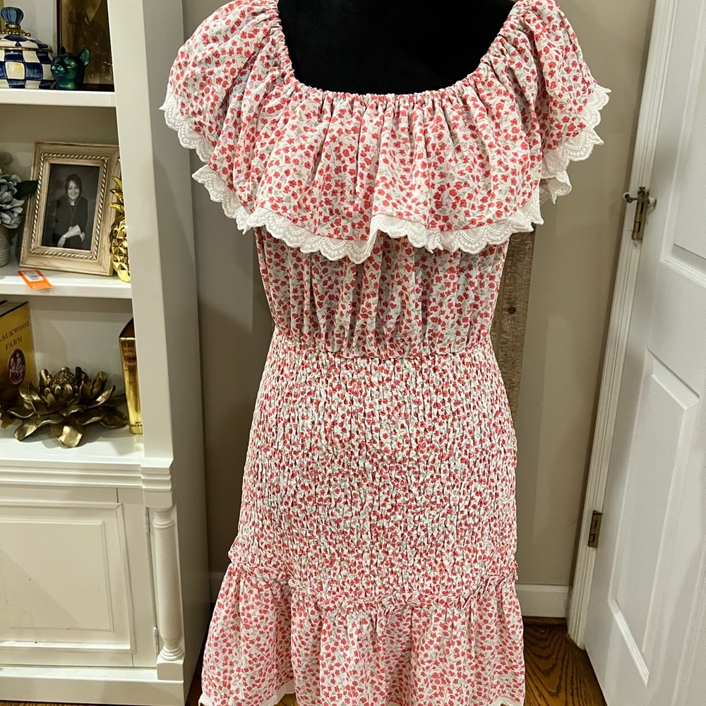 Stellah floral mini dress. Size M. NWT.